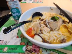 -蒙自源米线大王(东站店)