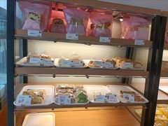 面包甜点陈列柜-顶东面包花园·生日蛋糕(香榭丽店)
