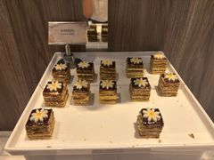 歌剧院蛋糕-广州花园酒店-凌璇阁360度高空海鲜自助餐CAROUSEL