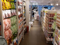 -名创优品(北京新中关购物中心地铁层店)
