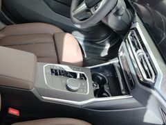 -上海宝信宝马4S店