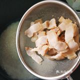 香喷喷的猪油菜饭，油亮亮的米饭，腊肉的咸香，太好吃！