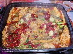 招牌香辣烤鱼-八条友鲜货烧烤·脆皮烤鱼(石岩旗舰店)