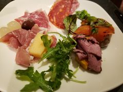 -恰餐厅及酒吧 CHAR Bar & Grill (北京丽都皇冠假日店)