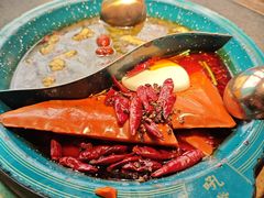 鸳鸯锅（酸菜酥肉豆花锅红锅）-吼堂老火锅(太古里总店)