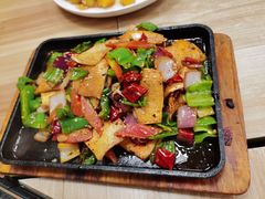 -洪姐川菜东北菜铁锅炖(天生丽街店)