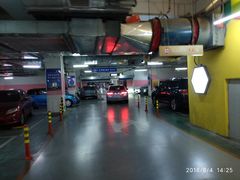 -爱琴海购物公园-地下停车场