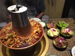 香肠腐竹鸭血莴苣午餐肉-沪小二炭火蛙锅(淮海中路美食不夜城店)