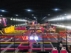 -嘿哟动霸CHUA·新潮玩运动娱乐中心·蹦床滑冰团建乐园