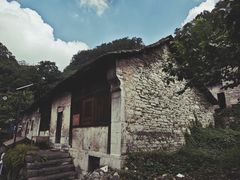 -高荡千年布依古寨旅游景区