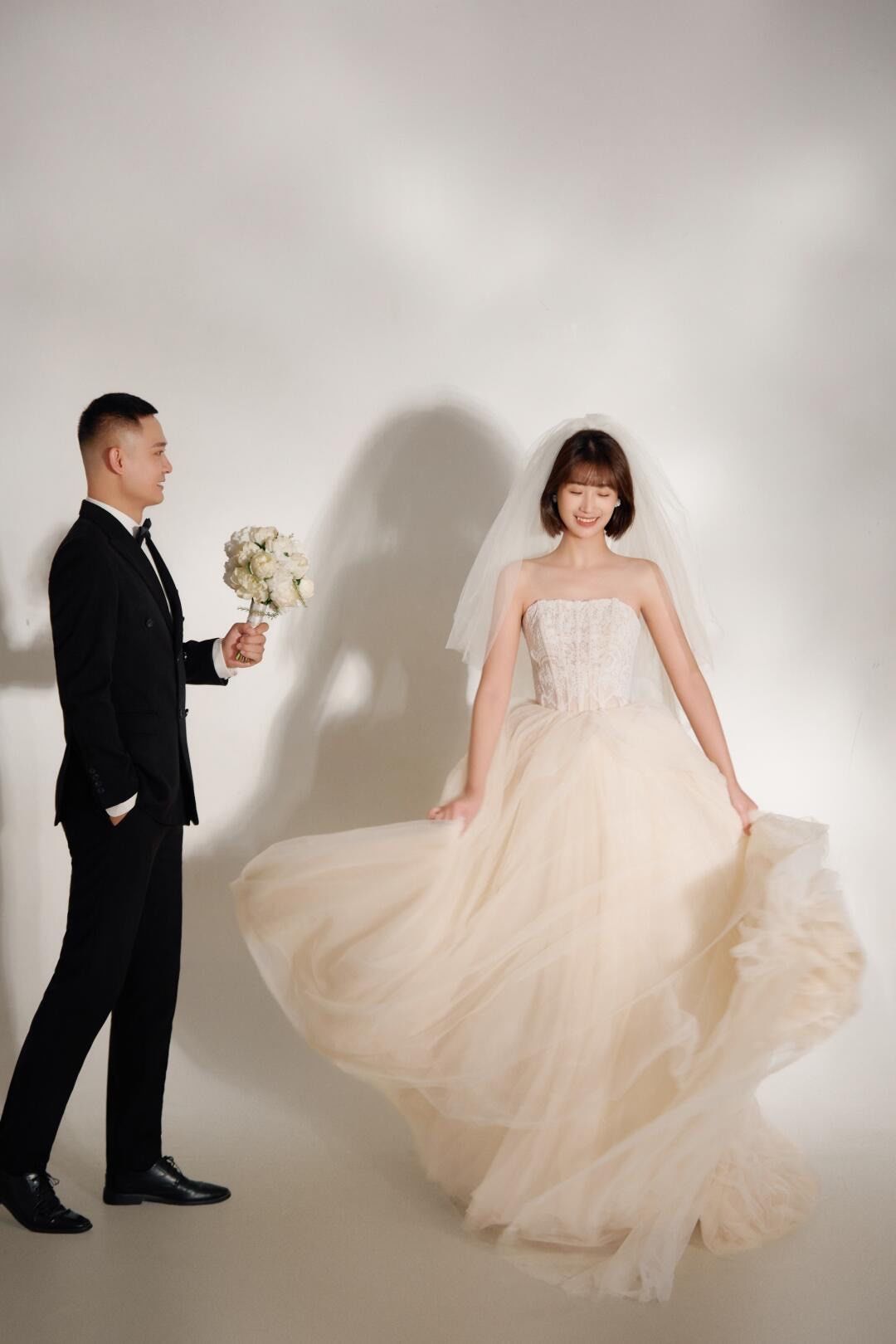 客片分享👰短发新娘的天菜婚纱照✨.
好喜欢这