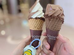 草莓双重巧克力软冰淇淋-GODIVA(港汇恒隆广场)