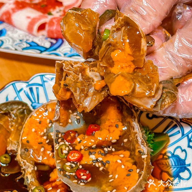 又来哼蟹二将啦‼️吃烤肉品酱蟹一次吃过瘾