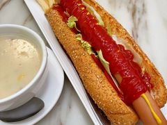 法兰克福珍宝热狗皇配薯条-翠华餐厅(香港国际机场店)