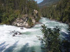 -阿萨巴斯卡瀑布观景点