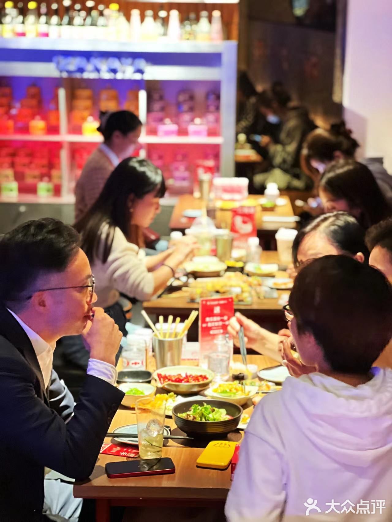 太开心了，吃饭偶遇刘涛，秦海璐拍戏