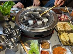 -围炉肉舍•炭烤活鳗•丹东海鲜烤肉(步行街店)