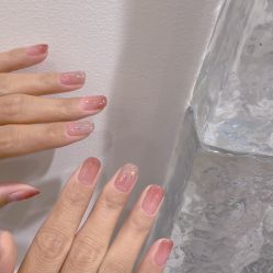 -花岐款式专研健康美甲沙龙