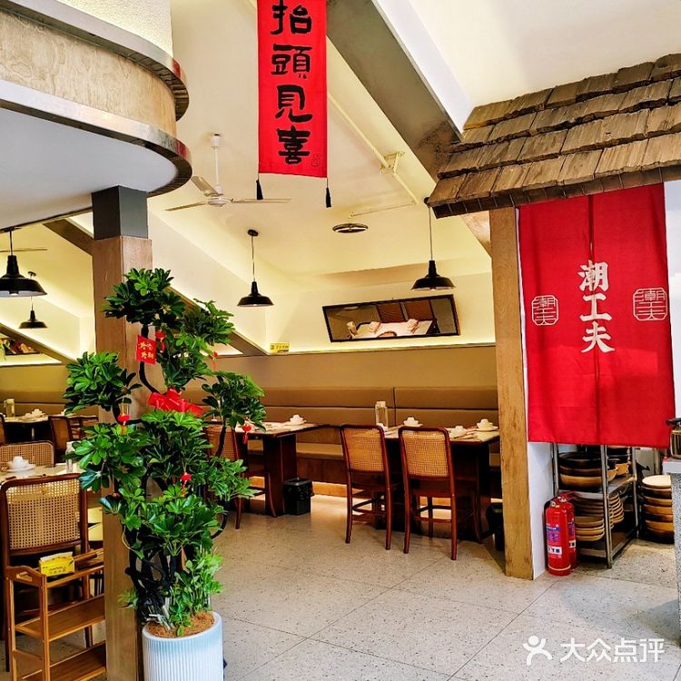 👭和姐妹周末小聚，被这家潮工夫鸡煲惊艳！