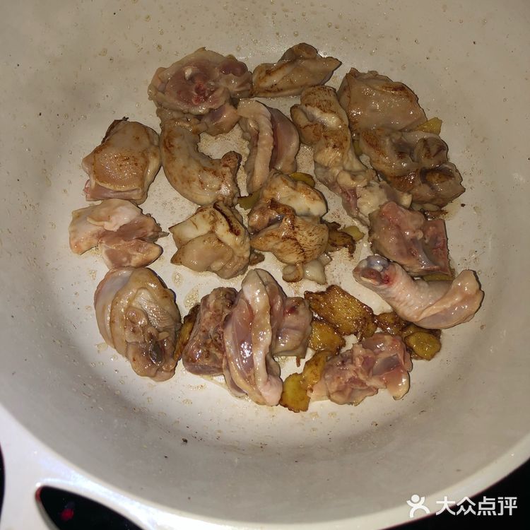 一盘适合一家老少享用的开胃菜榨菜炒鸡肉