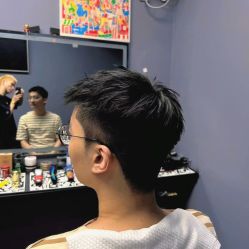 -15C7 男士理发馆 烫染专业店
