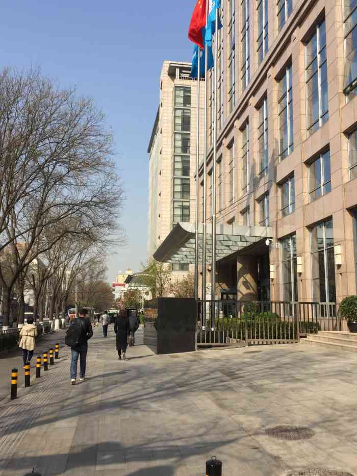 黄寺大街乙1号停车场-"就在徽州小镇楼下,现在门口需要测温,而且.