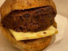 微糖红豆泥松子黄油-PAOPAO Bakery&Café(港汇店)