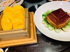 金牌扣肉配玉米饼-杭州西子湖四季酒店·金沙厅