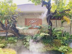 -Chom Cafe and Restaurant