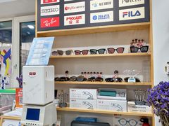 -豪门视光·星趣控·蔡司依视路眼镜代理商(中央大街店)