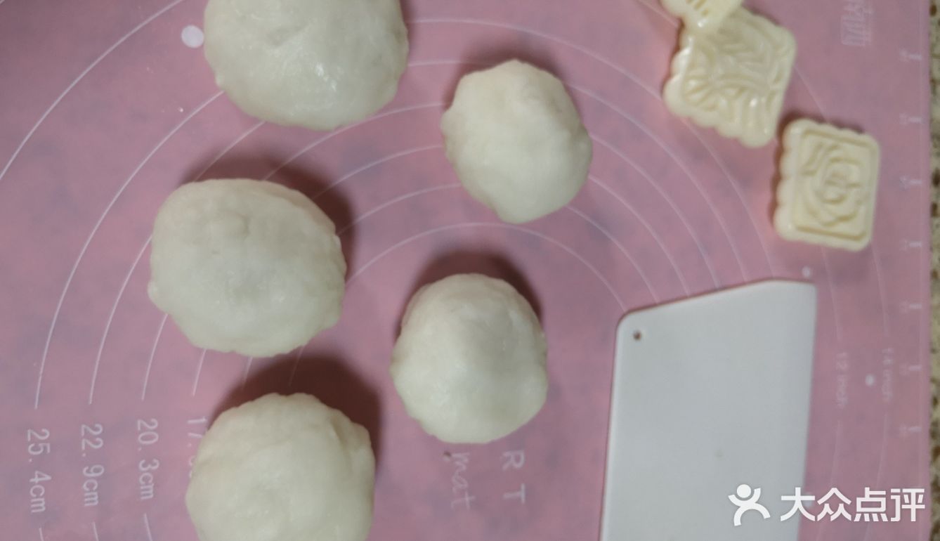 来做可爱的冰皮月饼吧~  1