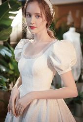 -满庭芳婚纱礼服店