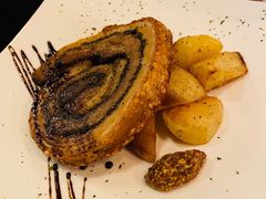 慢火烤制五花肉配烤土豆-La Tavernetta(Bar à Vin)(乌鲁木齐路店)