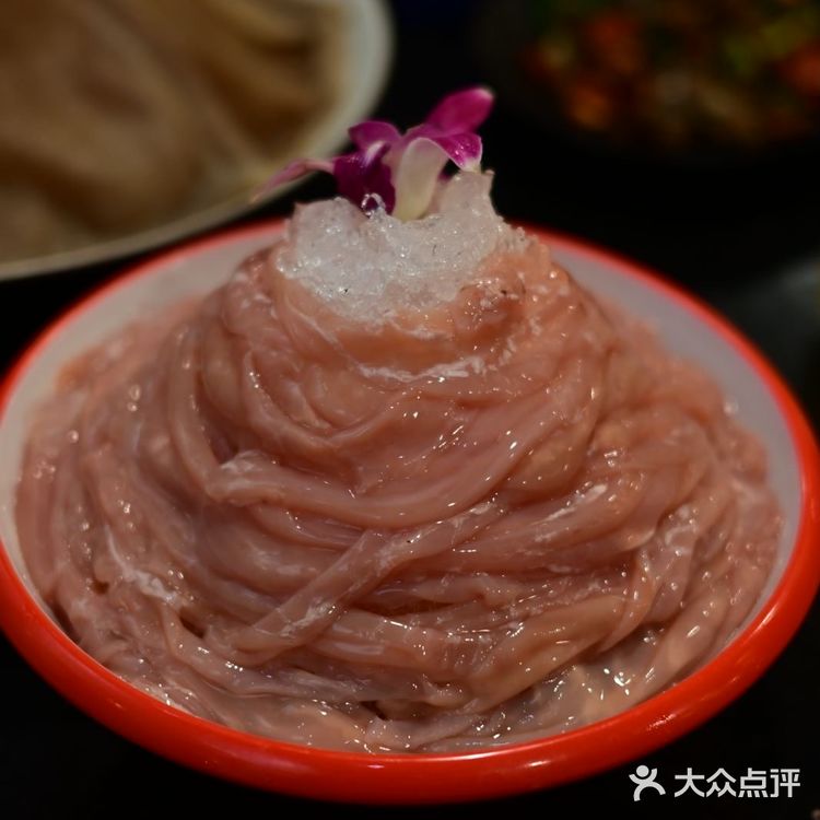 国潮风。这家火锅店以国潮风为特色