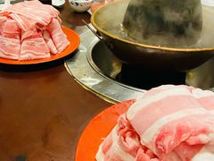 -洞庭洲·防空洞火锅·烧烤·铜锅涮肉(新百广场店)