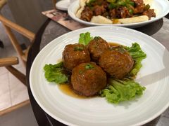 鸭蛋黄狮子头-闫府私房菜·百年鲁菜(恒隆店)