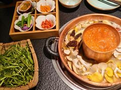 -菌自由丨野生菌火锅特色庭院餐厅(丽江古城店)