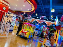 -哈尼鹿儿童梦幻王国(维多利万悦城店)