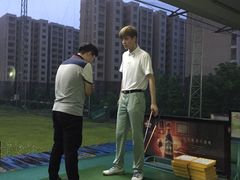 -仙霞高尔夫练习场-停车场