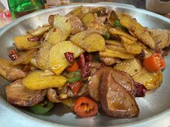 干锅土豆红肠-圣夜东北菜烧烤·夜宵·小龙虾(胥江路店)