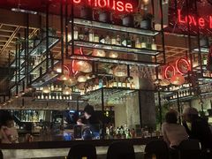 -FOUR PLAY BAR