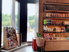 零售区-星巴克臻选(莘庄仲盛店)