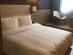 -西安大雁塔科技大学地铁站亚朵酒店