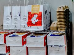 餐具摆设-瑞幸咖啡(人工智能创业基地店)