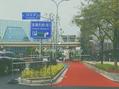 入口-龙湖虹桥天街-停车场