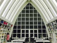 -钟书阁(松江泰晤士小镇店)