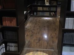 -钟书阁(松江泰晤士小镇店)