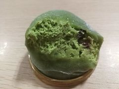 抹茶红豆雪媚娘-蜜蜂小象·榴莲千层蛋糕(时代汇11栋店)