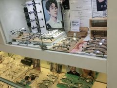 -三叶眼镜城批发市场(上海火车站店)