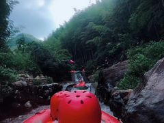 -安吉龙王山峡谷漂流